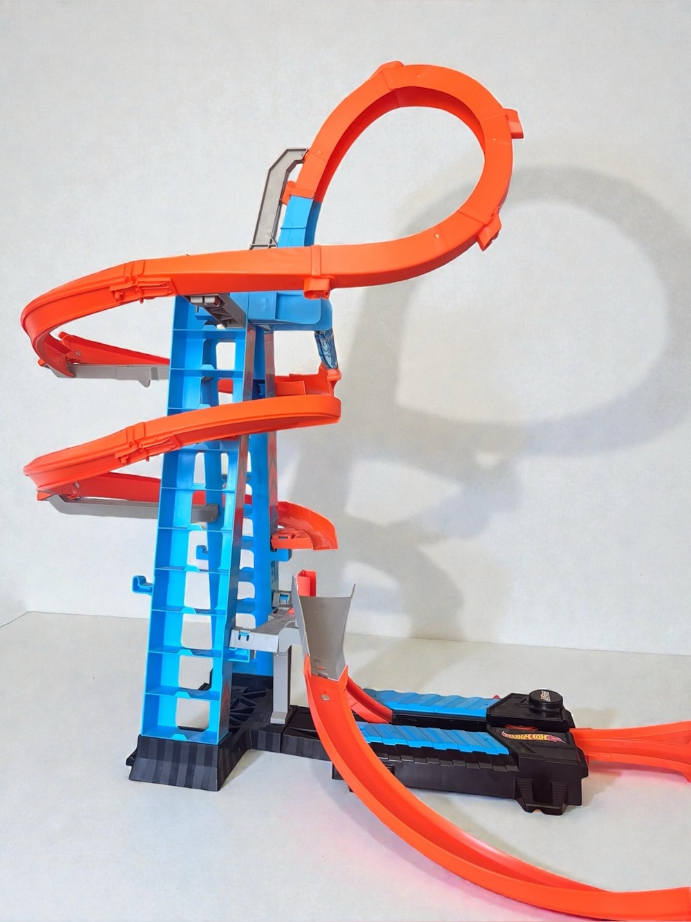 Hot Wheels Action Spiral Tower Track Set w/ 10 Cars